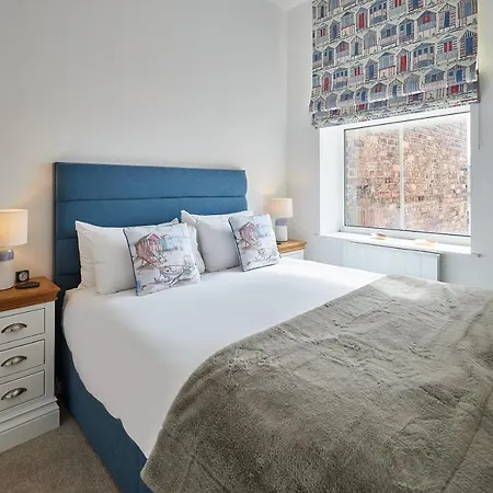 Host & - The Little Lobster Apartman Scarborough