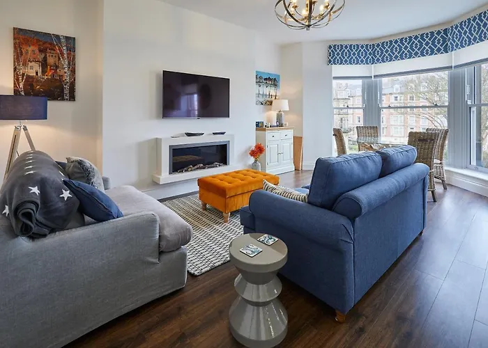 Host & - The Little Lobster Apartman