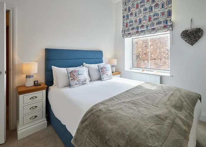 Host & - The Little Lobster Apartman Scarborough